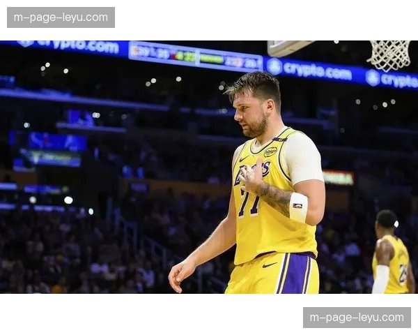 东契奇情绪控制能力受质疑 巨星压力下需保持冷静 东契奇情绪控制能力受质疑 巨星压力下需保持冷静